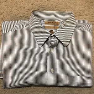Roundtree & York’s Button Down